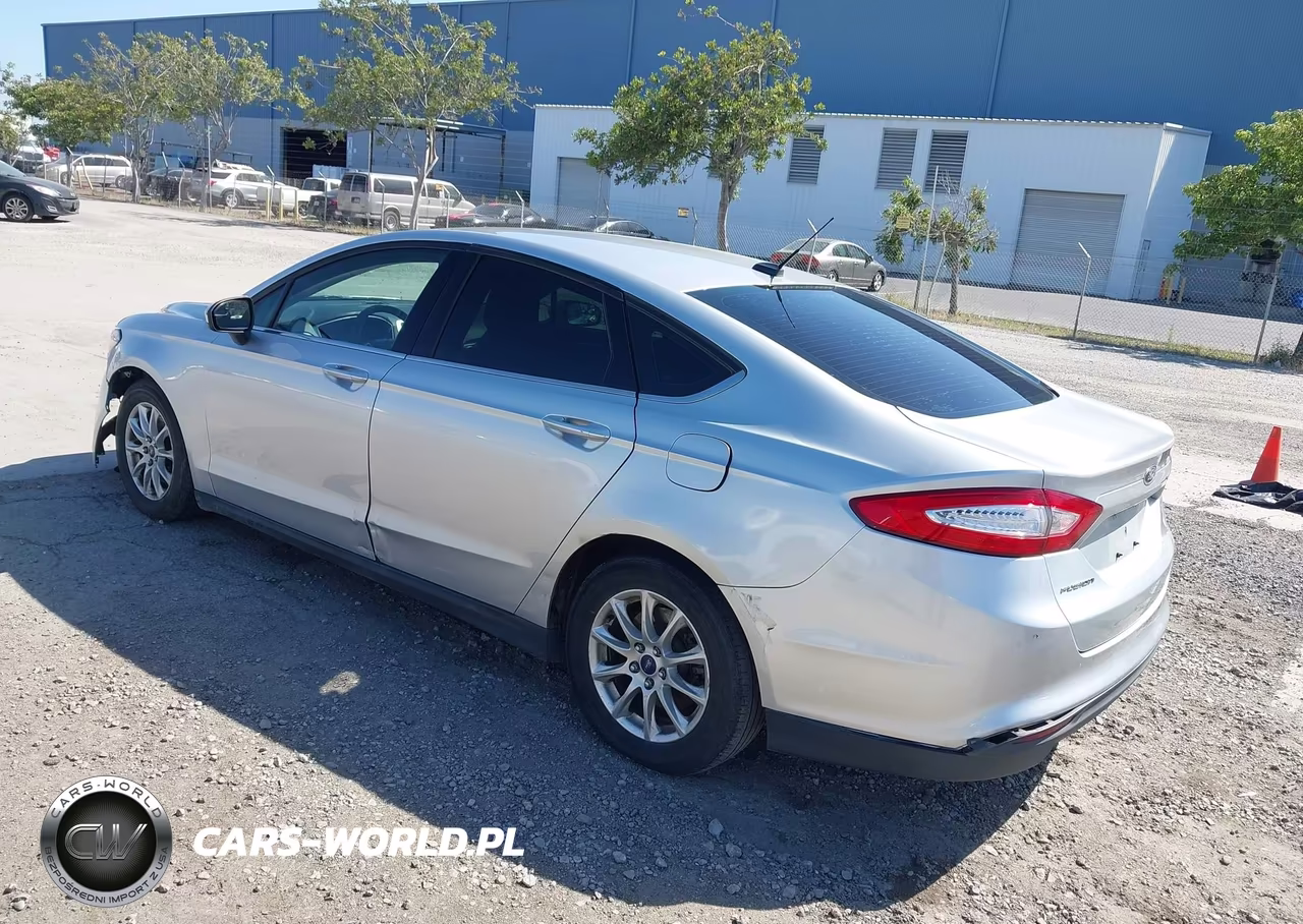2015 Ford Fusion S VIN:3FA6P0G70FR115270 - 3