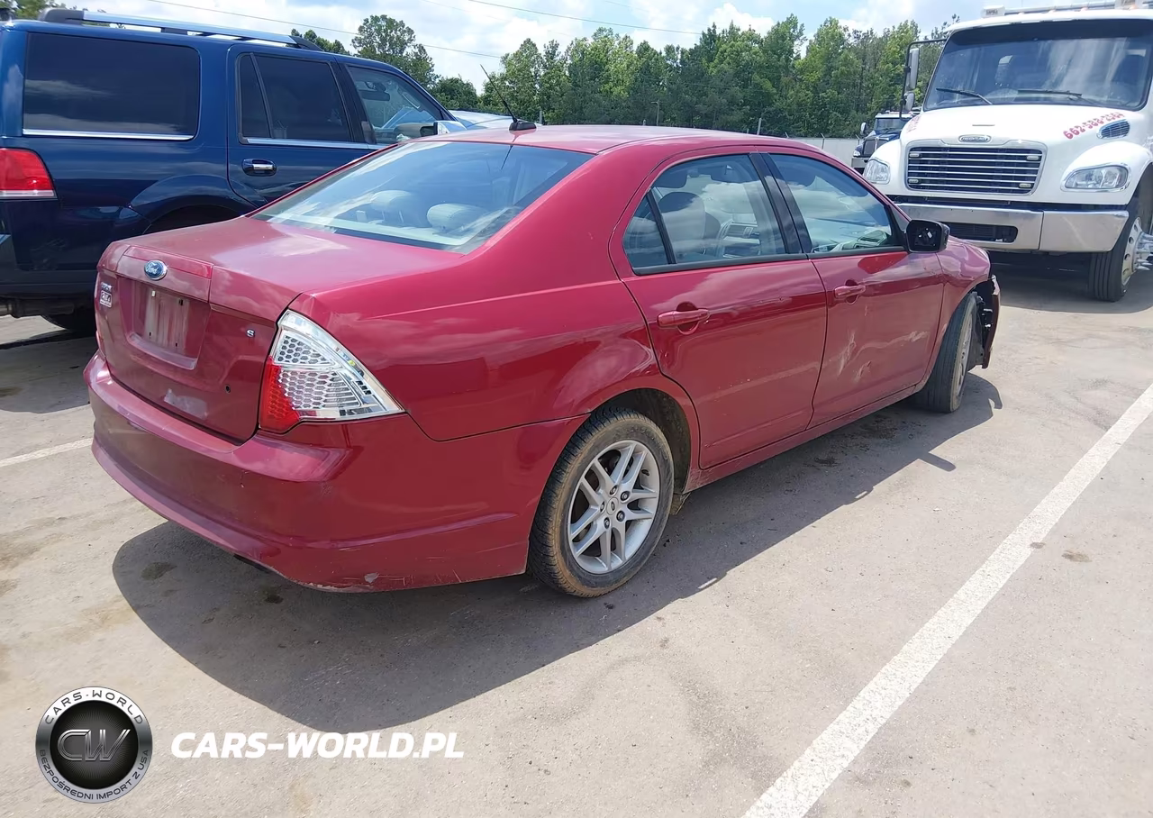2010 Ford Fusion S VIN:3FAHP0GAXAR180172 - 4