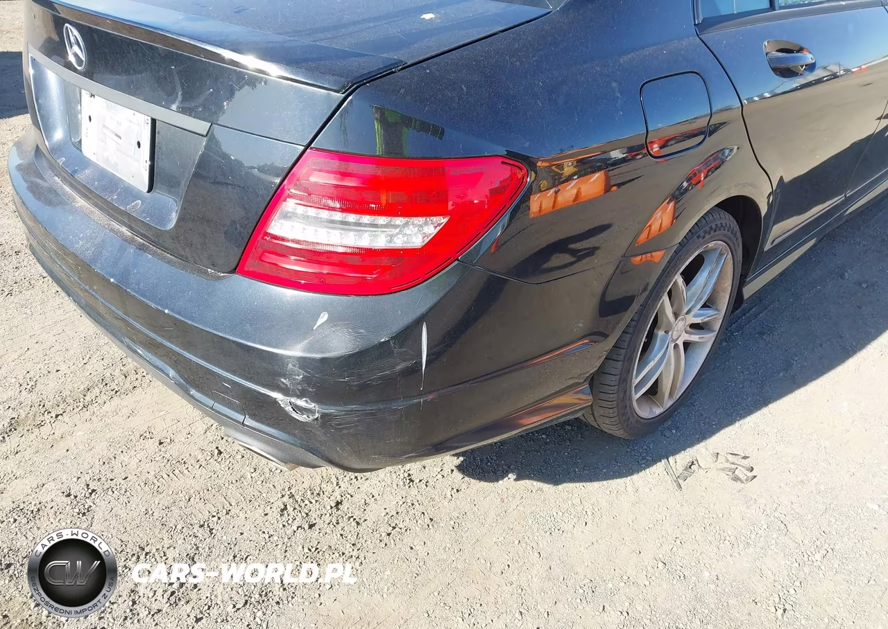 2013 Mercedes-Benz C 300 Sport 4Matic VIN:WDDGF8AB0DR296981 - 18