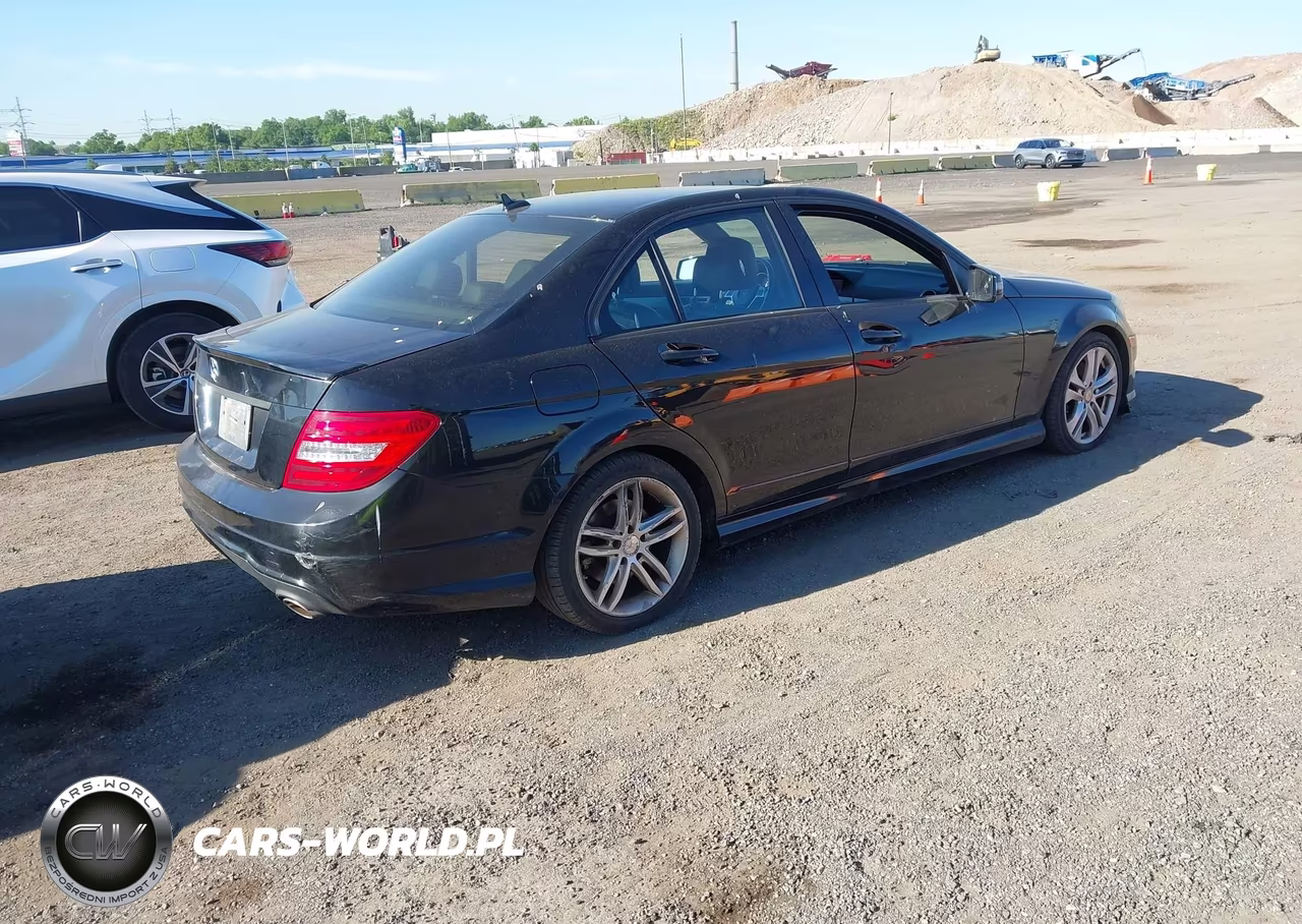 2013 Mercedes-Benz C 300 Sport 4Matic VIN:WDDGF8AB0DR296981 - 4