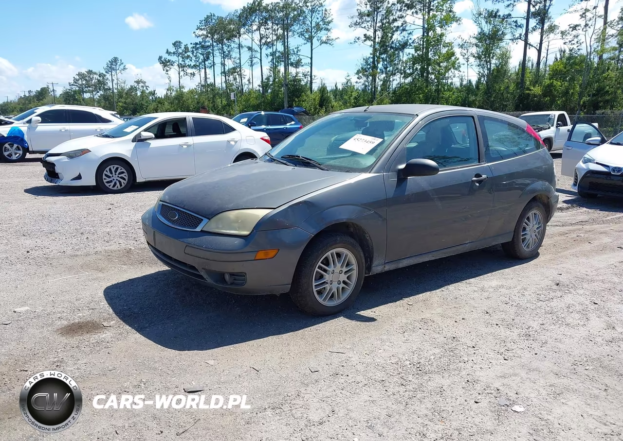 2005 Ford Focus Zx3 VIN:3FAFP31N15R135373 - 2