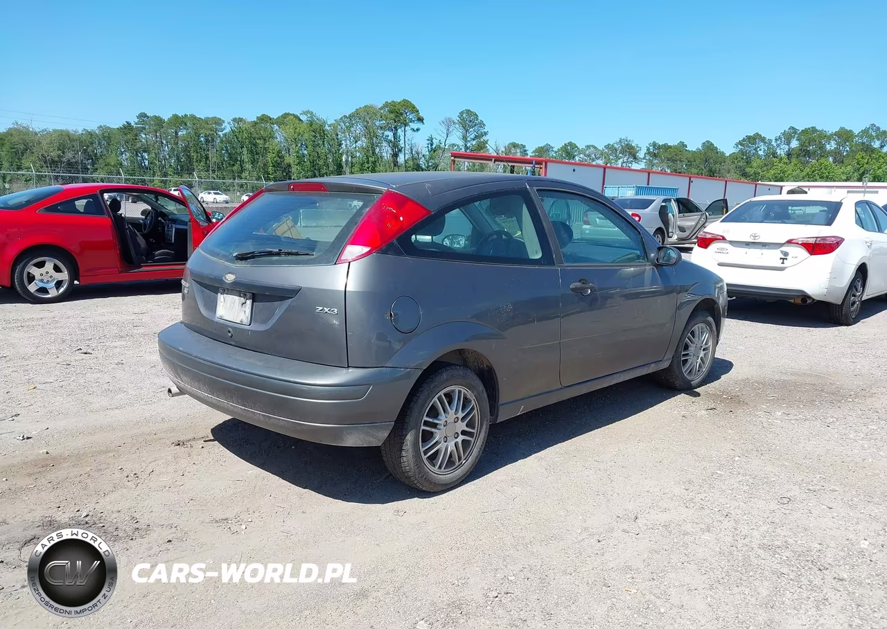 2005 Ford Focus Zx3 VIN:3FAFP31N15R135373 - 4