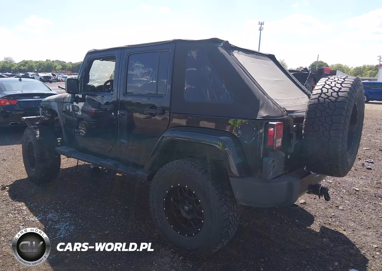 2012 Jeep Wrangler Unlimited Sahara VIN:1C4BJWEG3CL250673 - 3