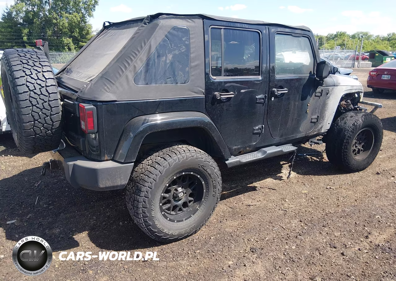 2012 Jeep Wrangler Unlimited Sahara VIN:1C4BJWEG3CL250673 - 4