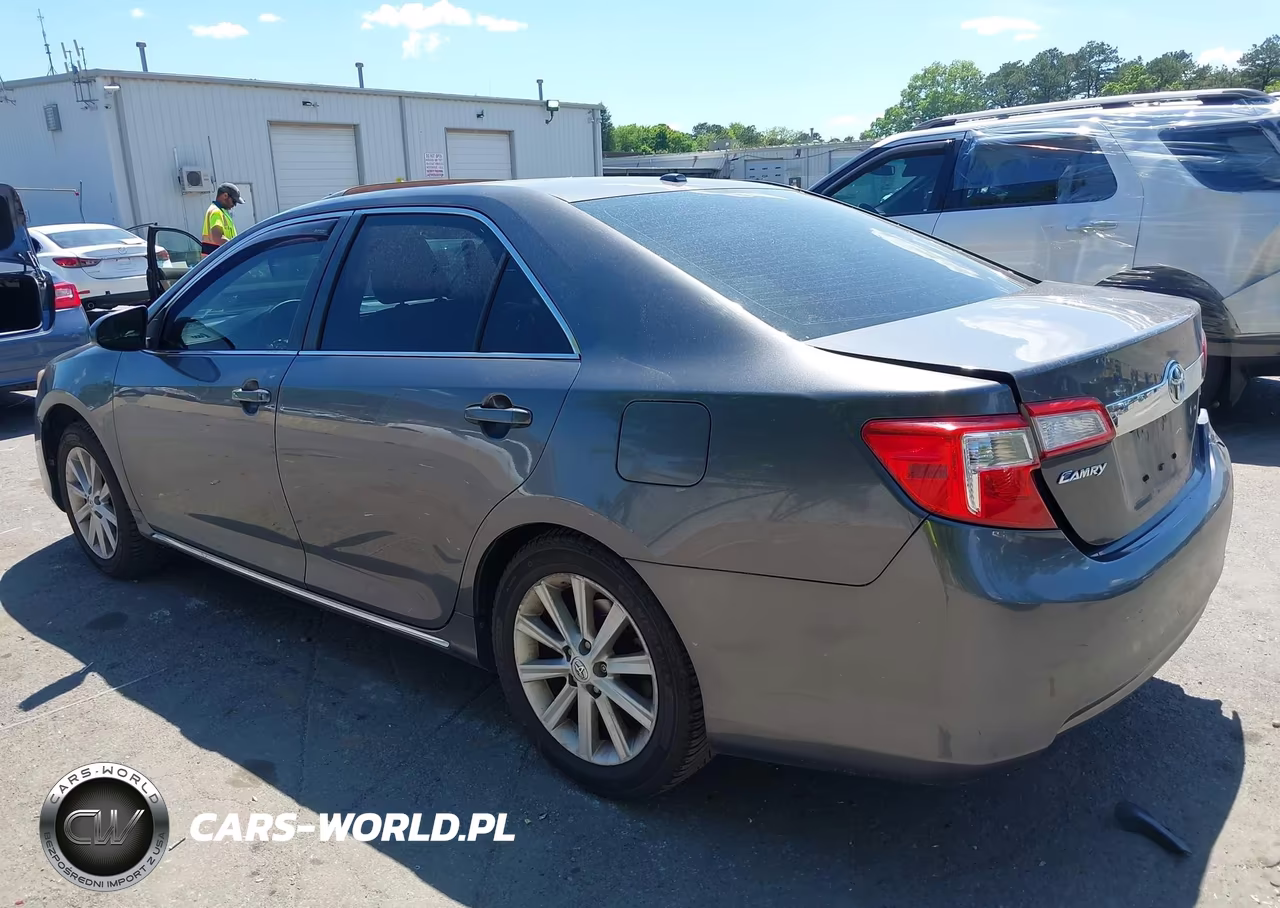 2014 Toyota Camry Xle VIN:4T4BF1FK3ER400254 - 3