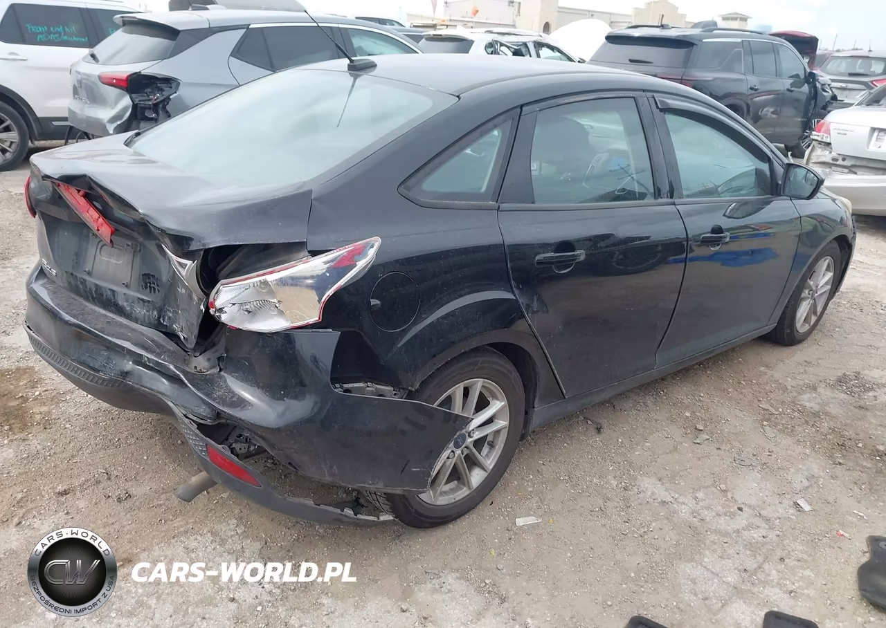 2016 Ford Focus Se VIN:1FADP3F26GL250736 - 4