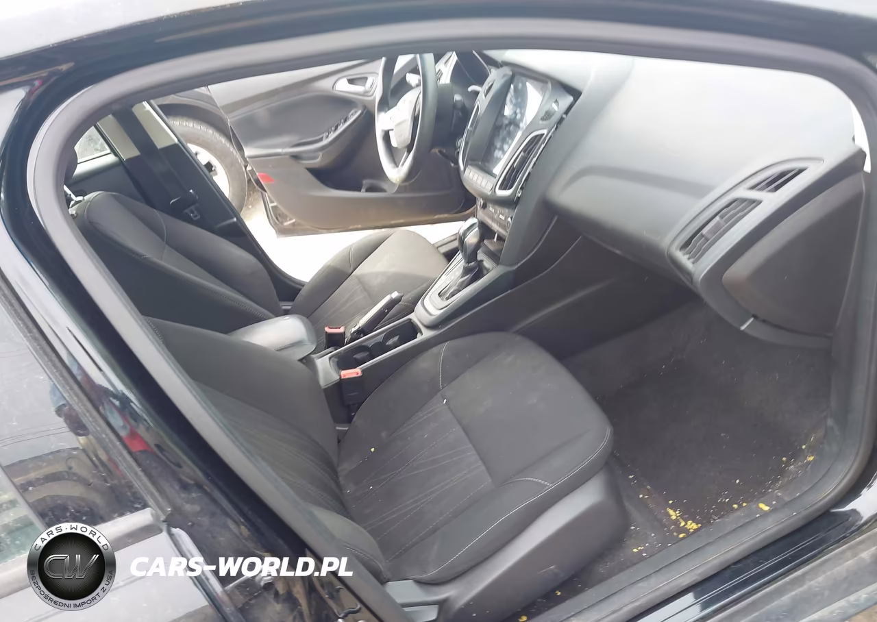 2016 Ford Focus Se VIN:1FADP3F26GL250736 - 5