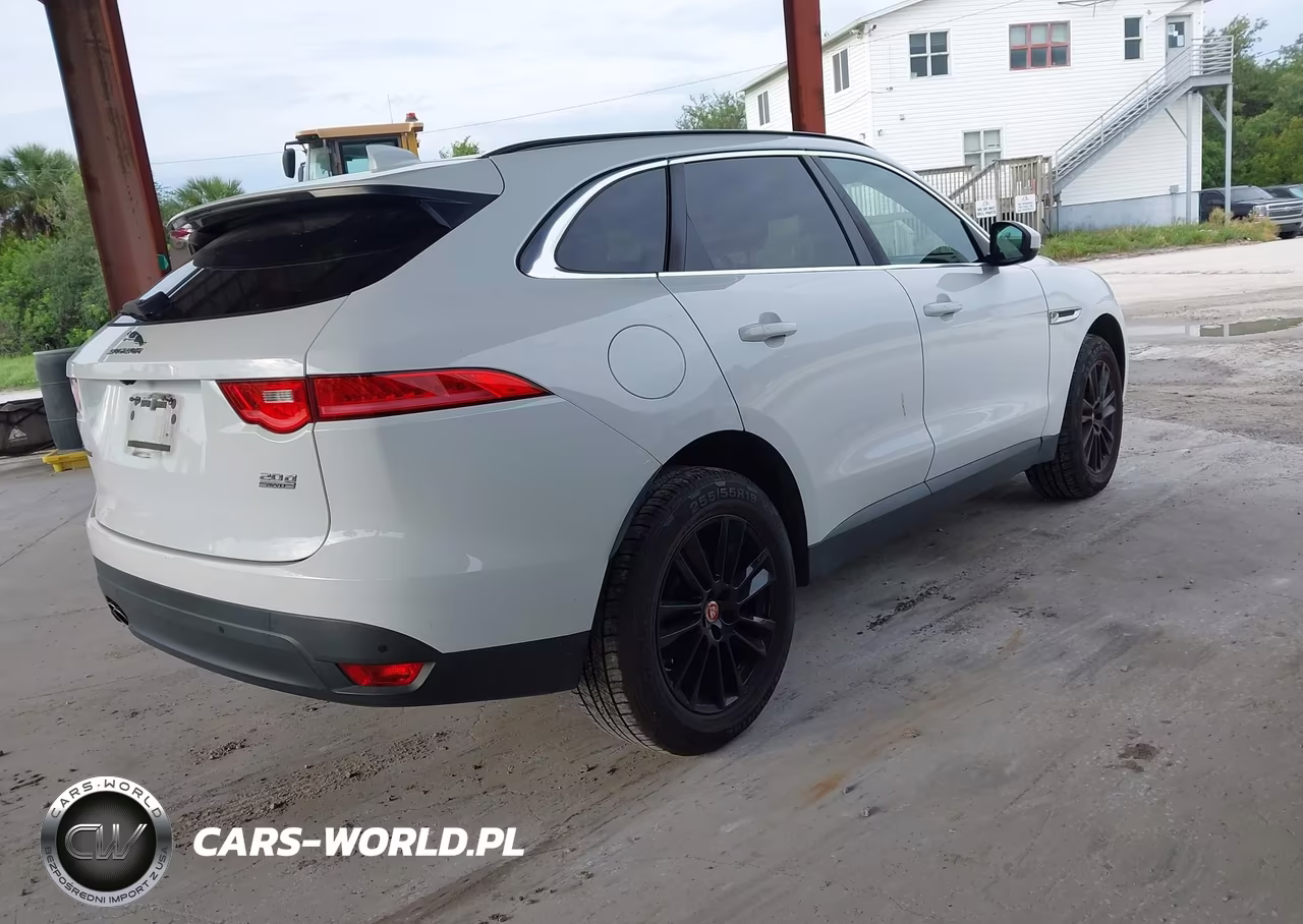 2017 Jaguar F-Pace 20D Prestige VIN:SADCK2BN2HA099166 - 4
