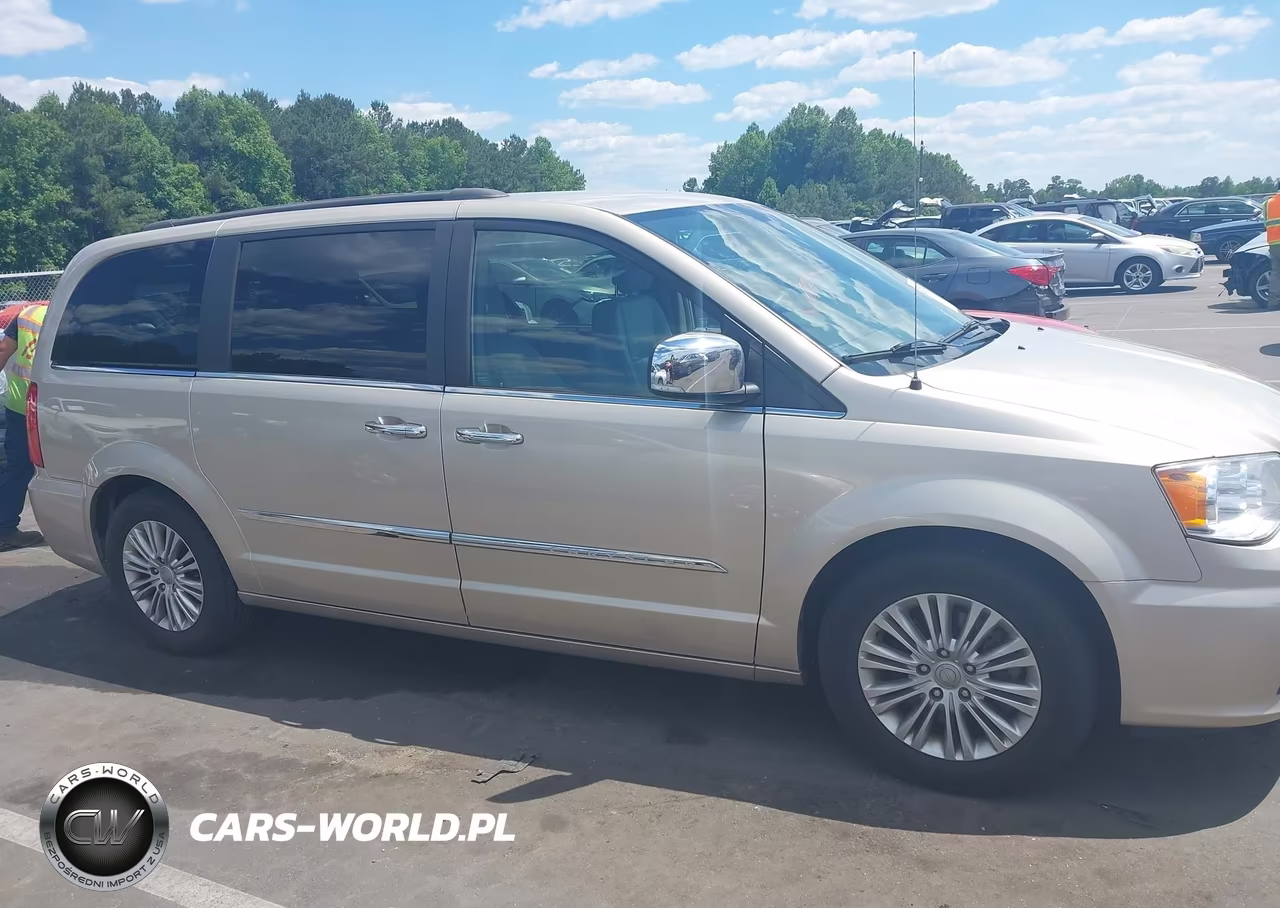2015 Chrysler Town & Country Touring-L VIN:2C4RC1CG3FR676874 - 13