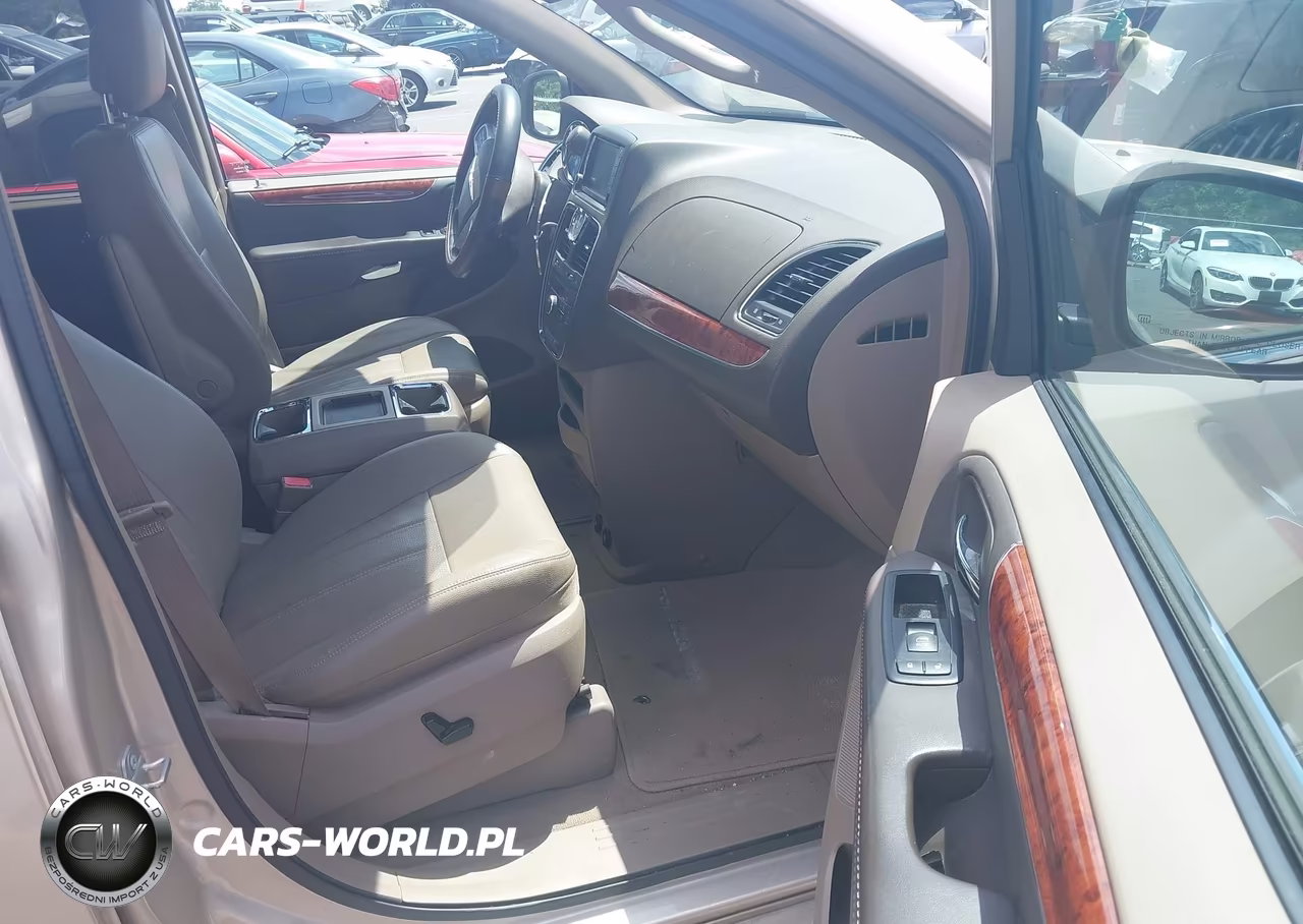2015 Chrysler Town & Country Touring-L VIN:2C4RC1CG3FR676874 - 5