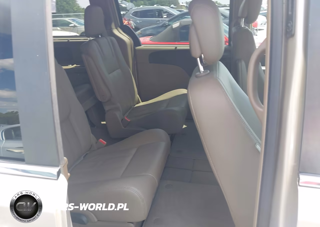 2015 Chrysler Town & Country Touring-L VIN:2C4RC1CG3FR676874 - 8