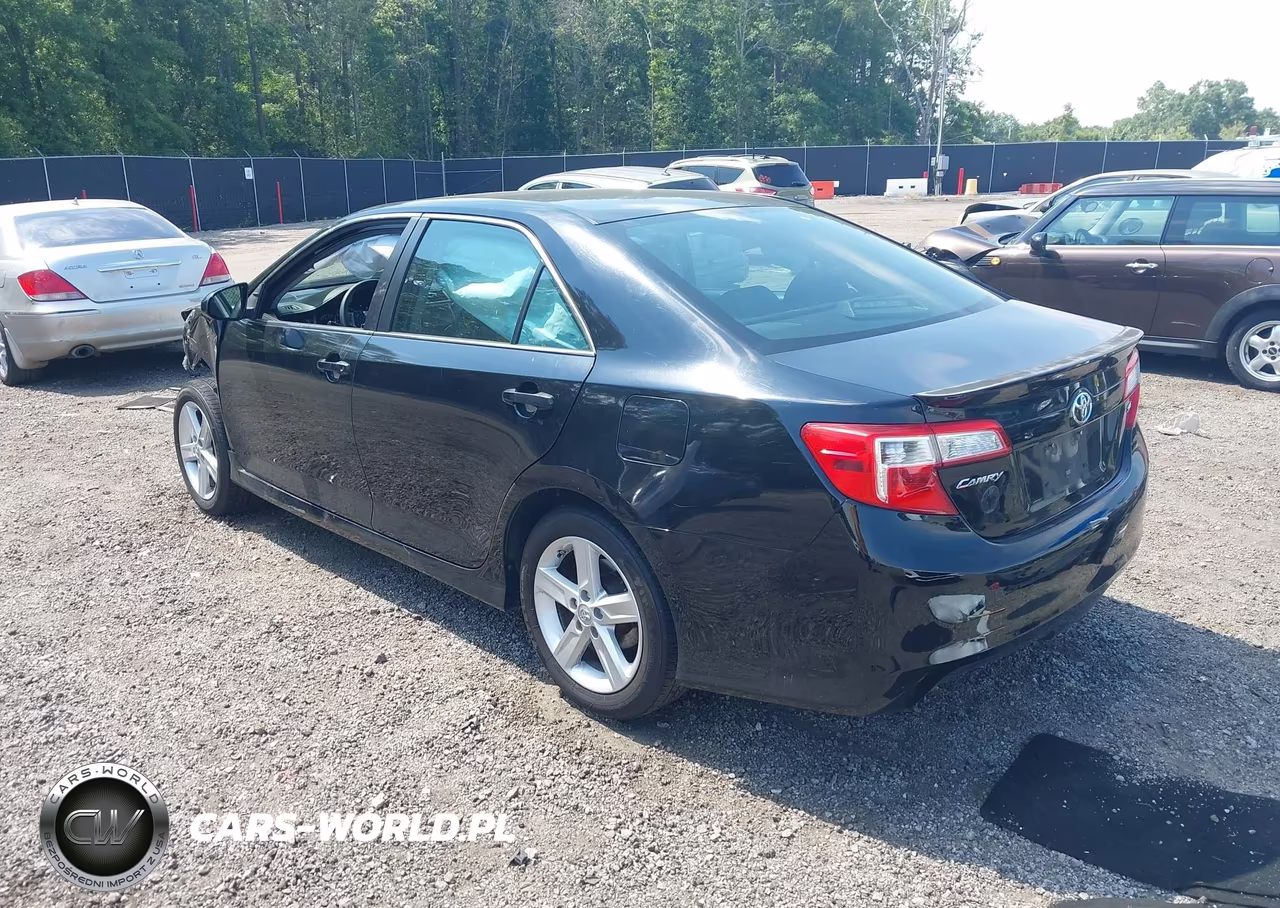 2014 Toyota Camry Se VIN:4T1BF1FK1EU819133 - 3