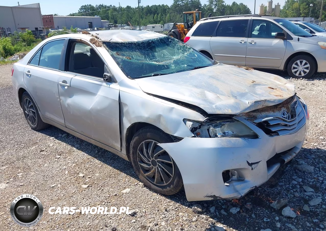 2010 Toyota Camry Le V6 – zdjęcie 1 z 15