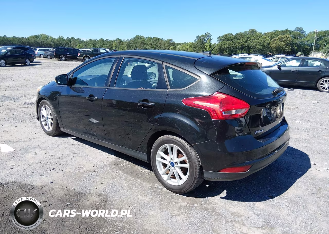 2015 Ford Focus Se VIN:1FADP3K27FL317252 - 3