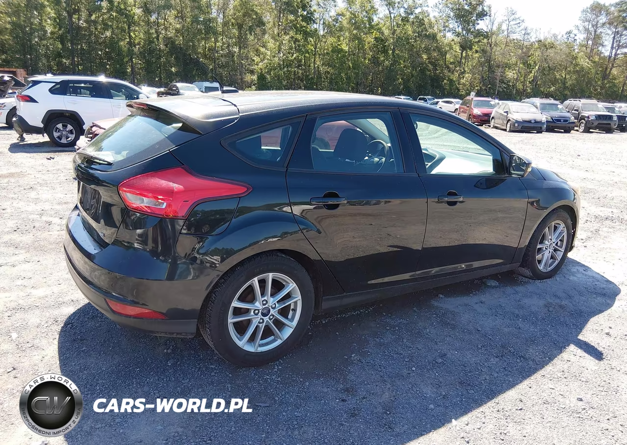 2015 Ford Focus Se VIN:1FADP3K27FL317252 - 4