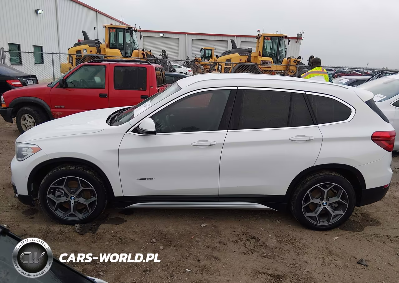 2018 BMW X1 Sdrive28I VIN:WBXHU7C30J5H39823 - 14