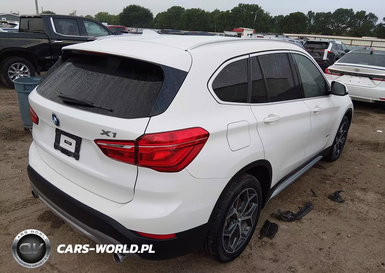 2018 BMW X1 Sdrive28I VIN:WBXHU7C30J5H39823 - 4