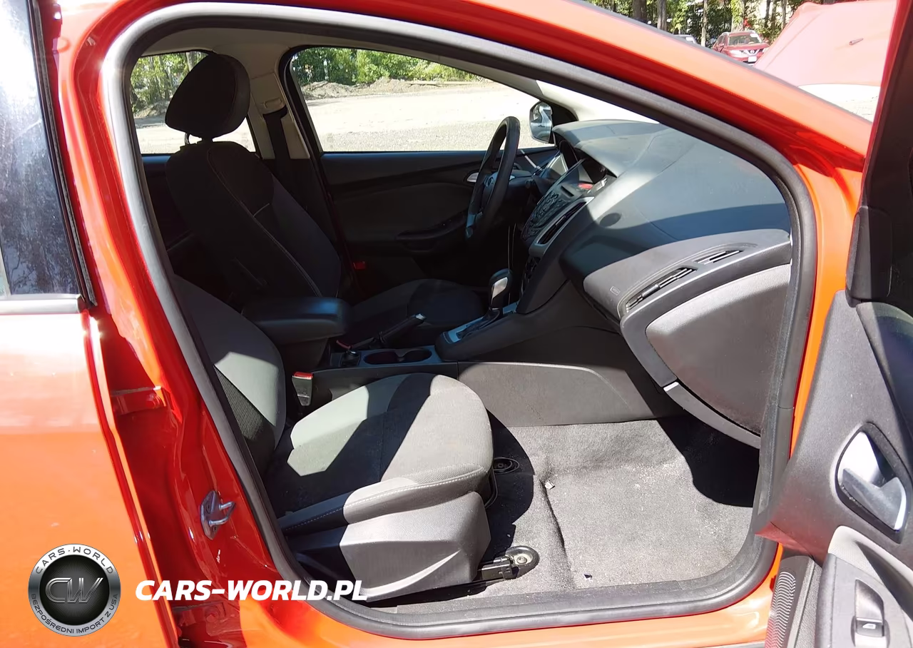 2014 Ford Focus Se VIN:1FADP3F22EL119090 - 5