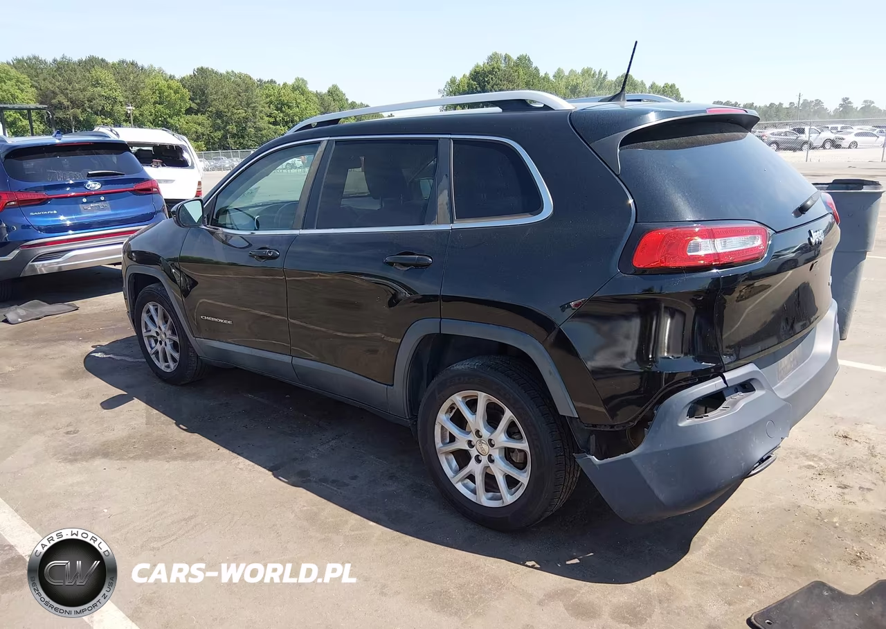 2018 Jeep Cherokee Latitude Plus Fwd VIN:1C4PJLLBXJD604532 - 3