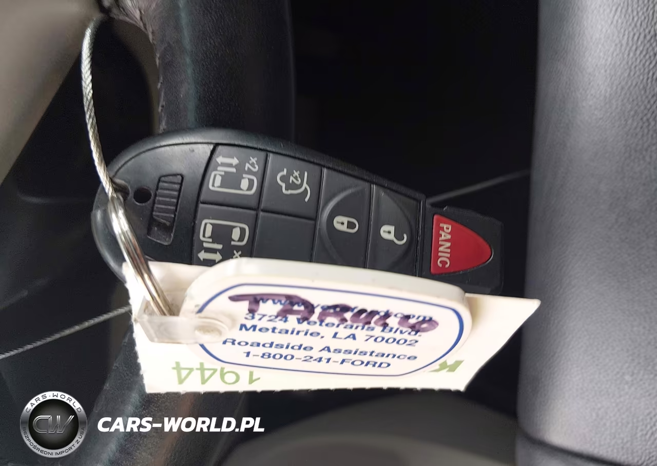 2016 Chrysler Town & Country Touring VIN:2C4RC1BG7GR267702 - 11