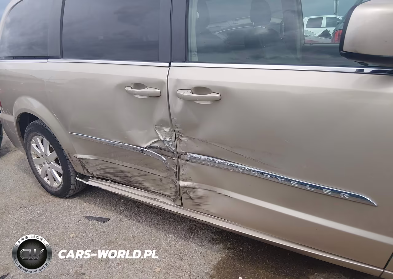 2016 Chrysler Town & Country Touring VIN:2C4RC1BG7GR267702 - 6