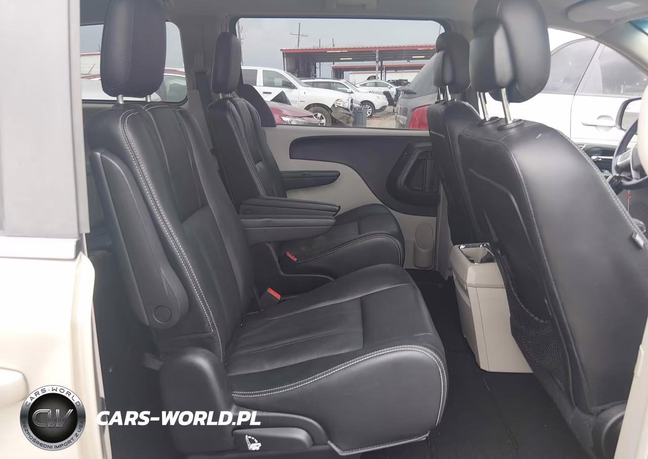 2016 Chrysler Town & Country Touring VIN:2C4RC1BG7GR267702 - 8