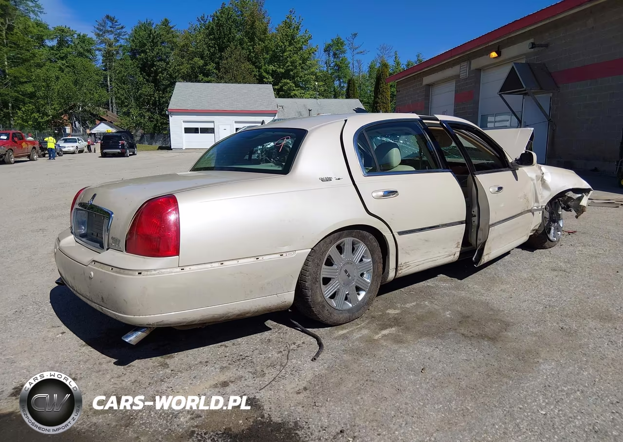 2003 Lincoln Town Car Cartier VIN:1LNHM83W83Y649956 - 4