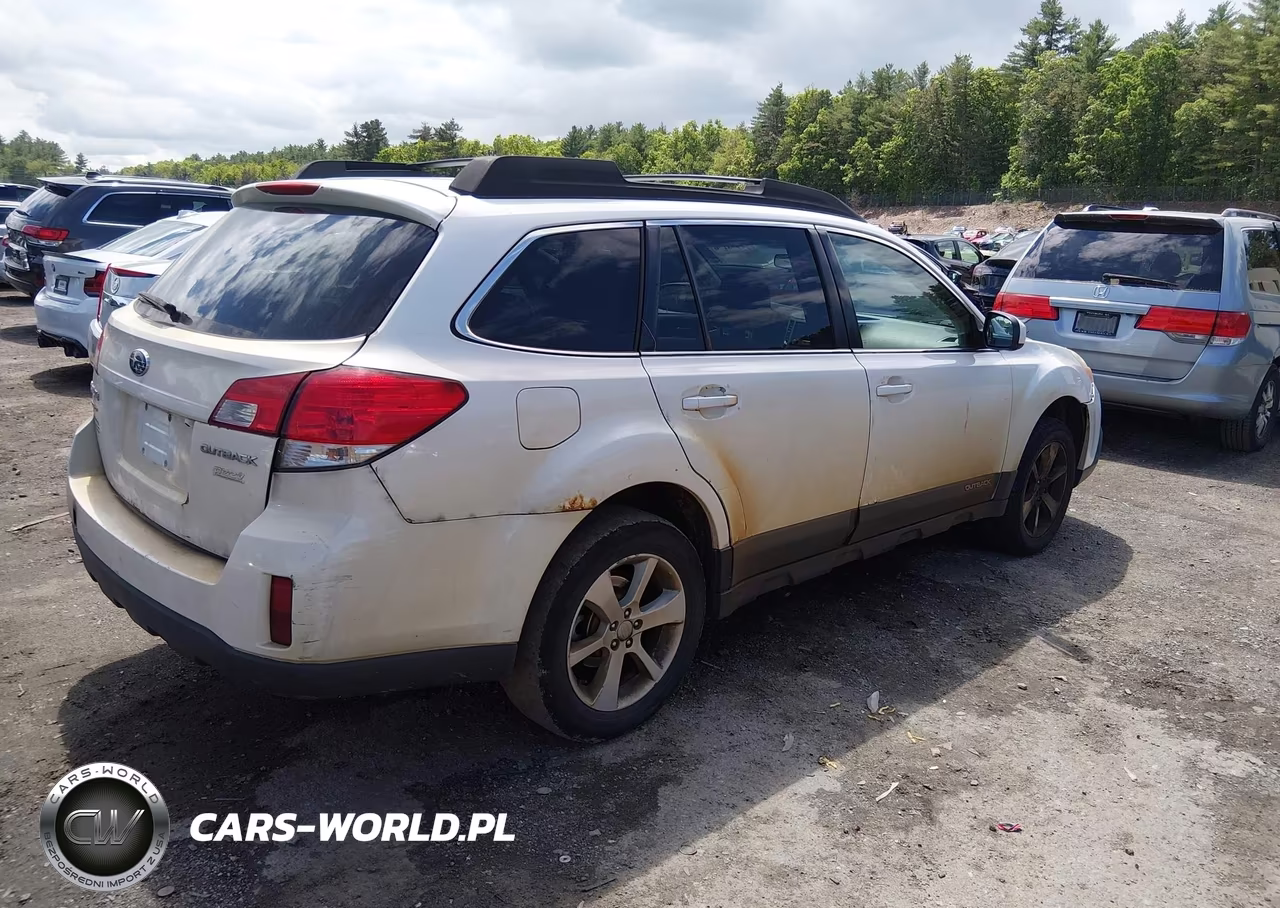 2013 Subaru Outback 2.5I Premium VIN:4S4BRBCC5D3278540 - 4