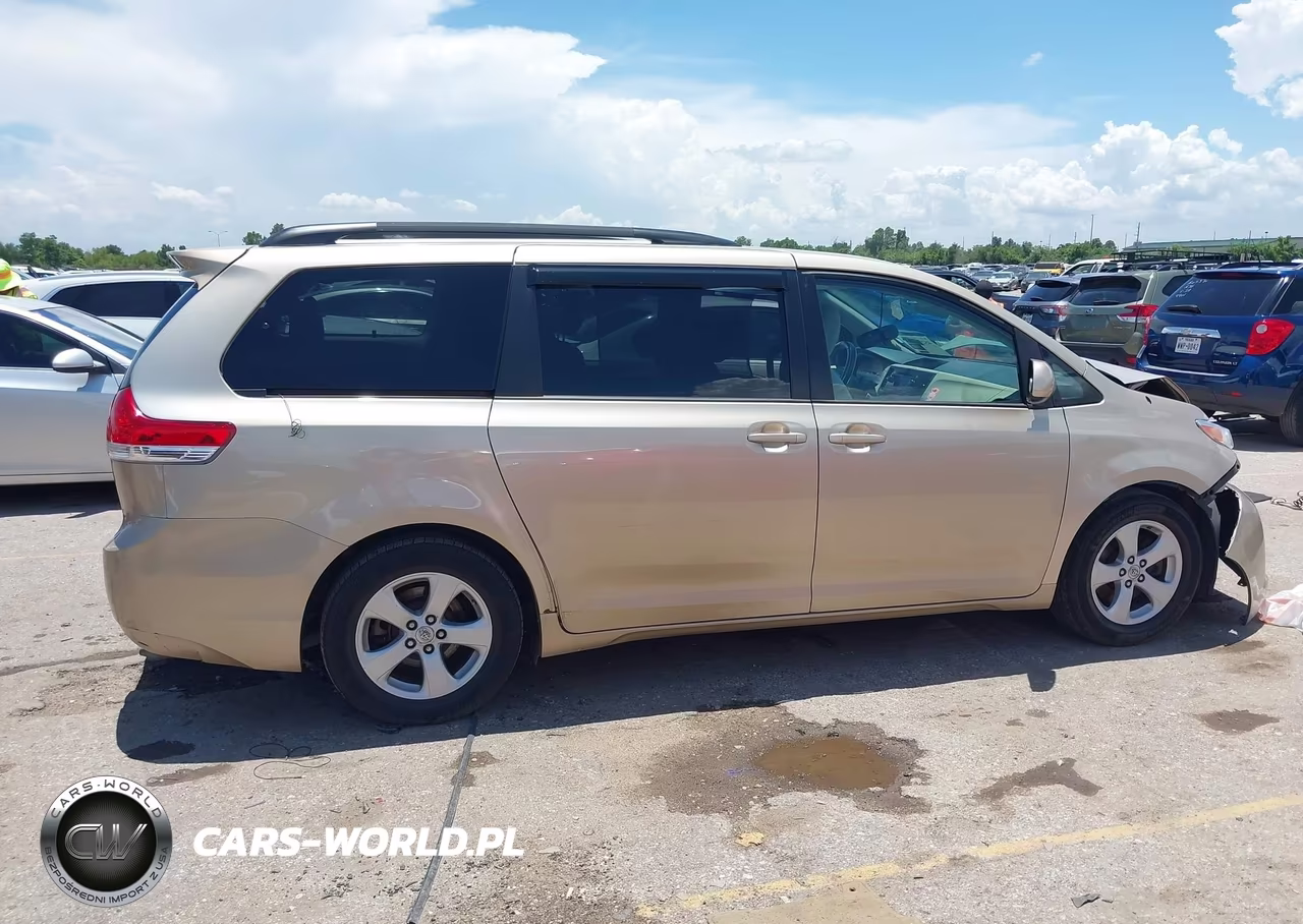2013 Toyota Sienna Le V6 8 Passenger VIN:5TDKK3DC5DS334195 - 13