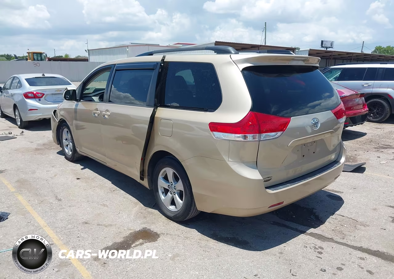 2013 Toyota Sienna Le V6 8 Passenger VIN:5TDKK3DC5DS334195 - 3