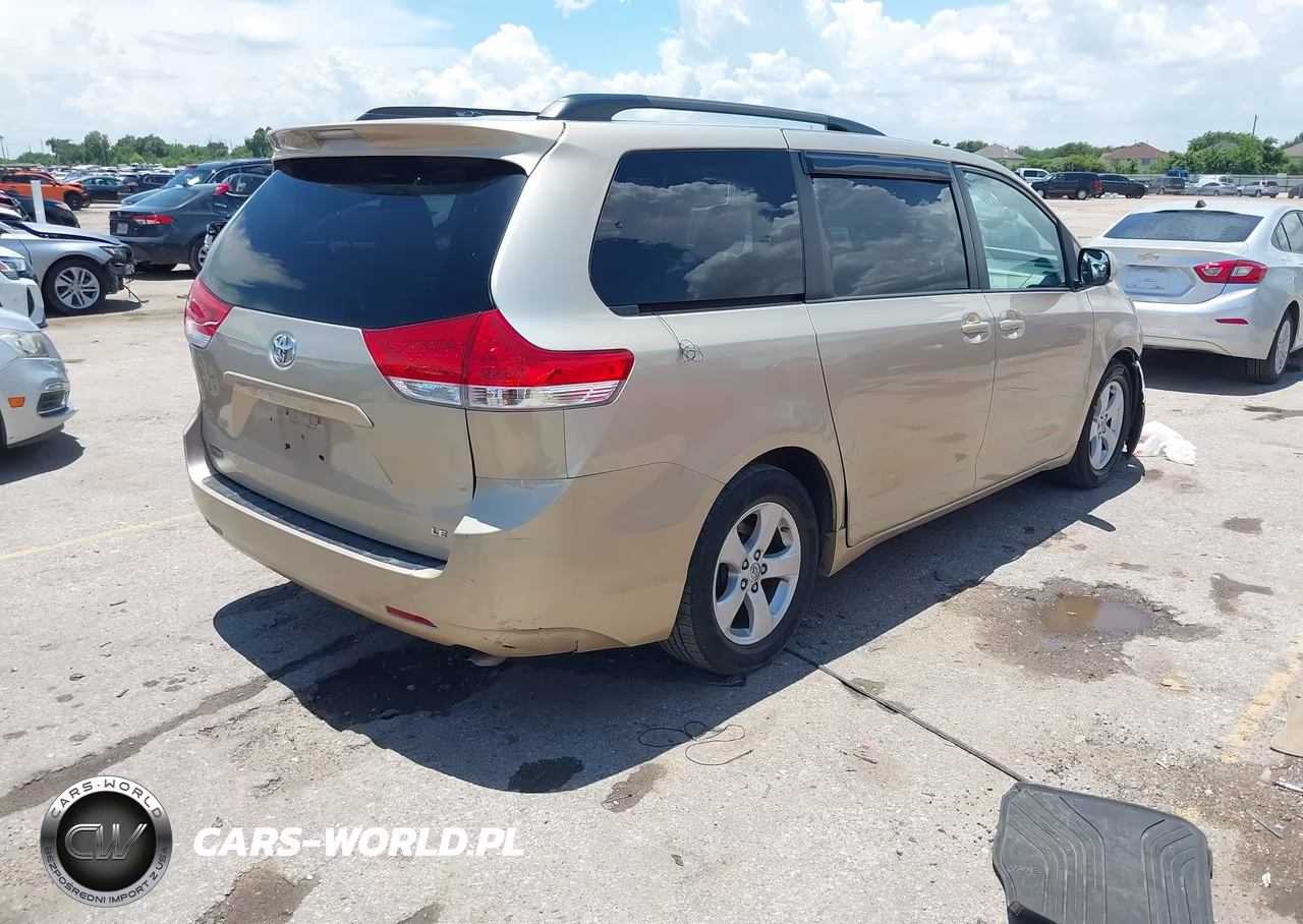 2013 Toyota Sienna Le V6 8 Passenger VIN:5TDKK3DC5DS334195 - 4