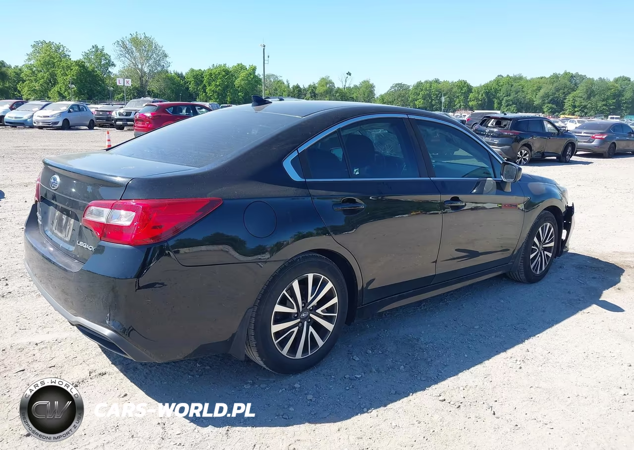 2018 Subaru Legacy 2.5I Premium VIN:4S3BNAC64J3035852 - 4
