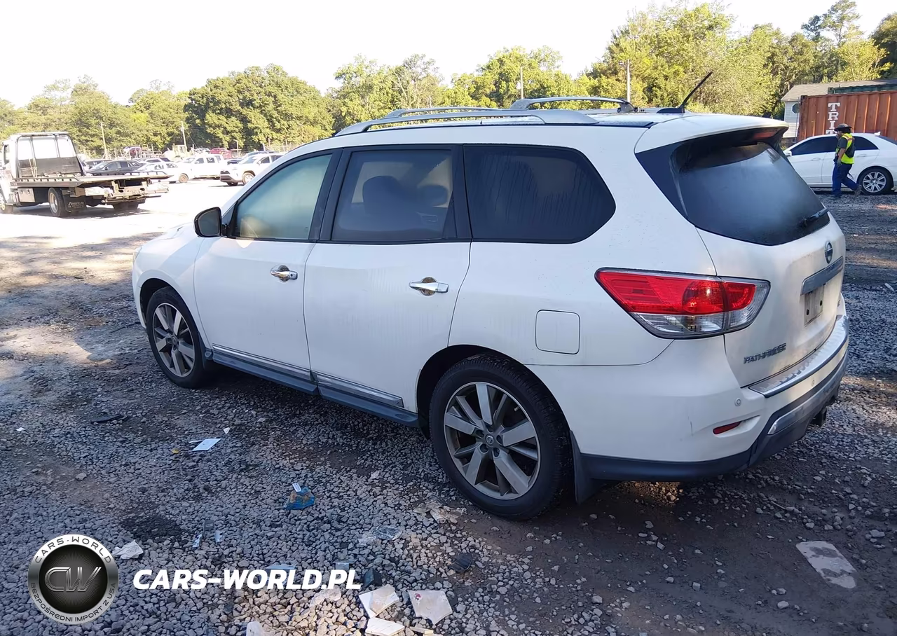 2015 Nissan Pathfinder Platinum VIN:5N1AR2MN4FC640825 - 3