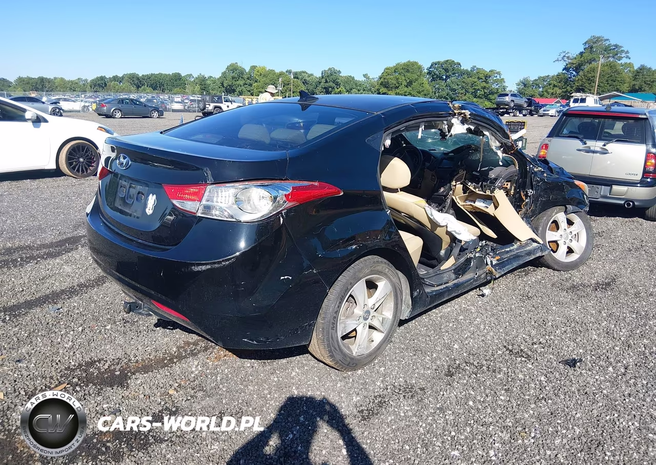 2013 Hyundai Elantra Gls VIN:KMHDH4AE2DU571365 - 4