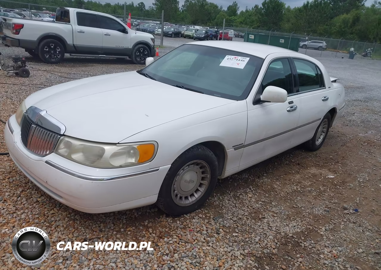 2001 Lincoln Town Car Executive VIN:1LNHM81W61Y684429 - 2