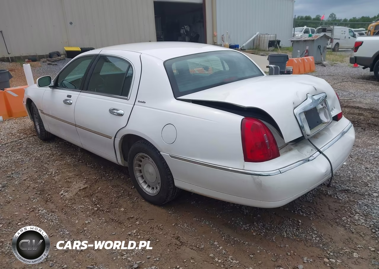 2001 Lincoln Town Car Executive VIN:1LNHM81W61Y684429 - 3