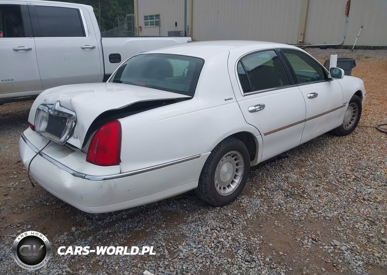 2001 Lincoln Town Car Executive VIN:1LNHM81W61Y684429 - 4
