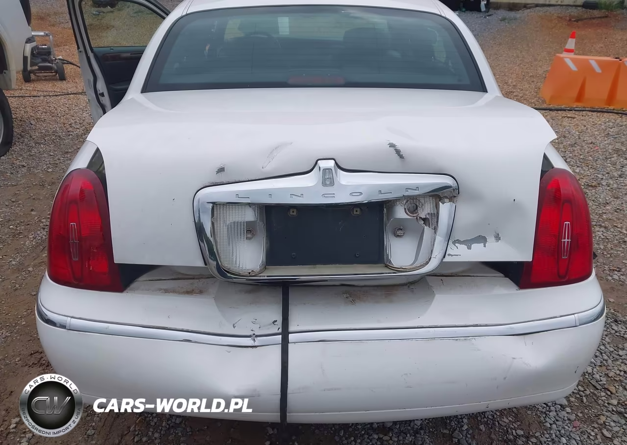 2001 Lincoln Town Car Executive VIN:1LNHM81W61Y684429 - 6