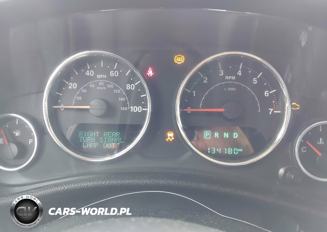 2017 Jeep Wrangler Unlimited Sport 4X4 VIN:1C4BJWDG8HL584092 - 7