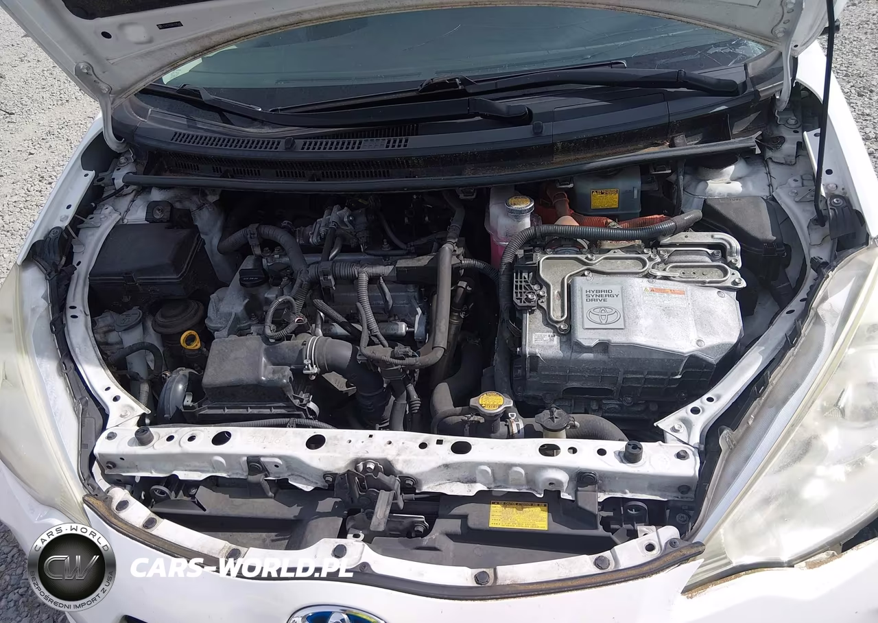 2013 Toyota Prius C Two VIN:JTDKDTB30D1035465 - 10