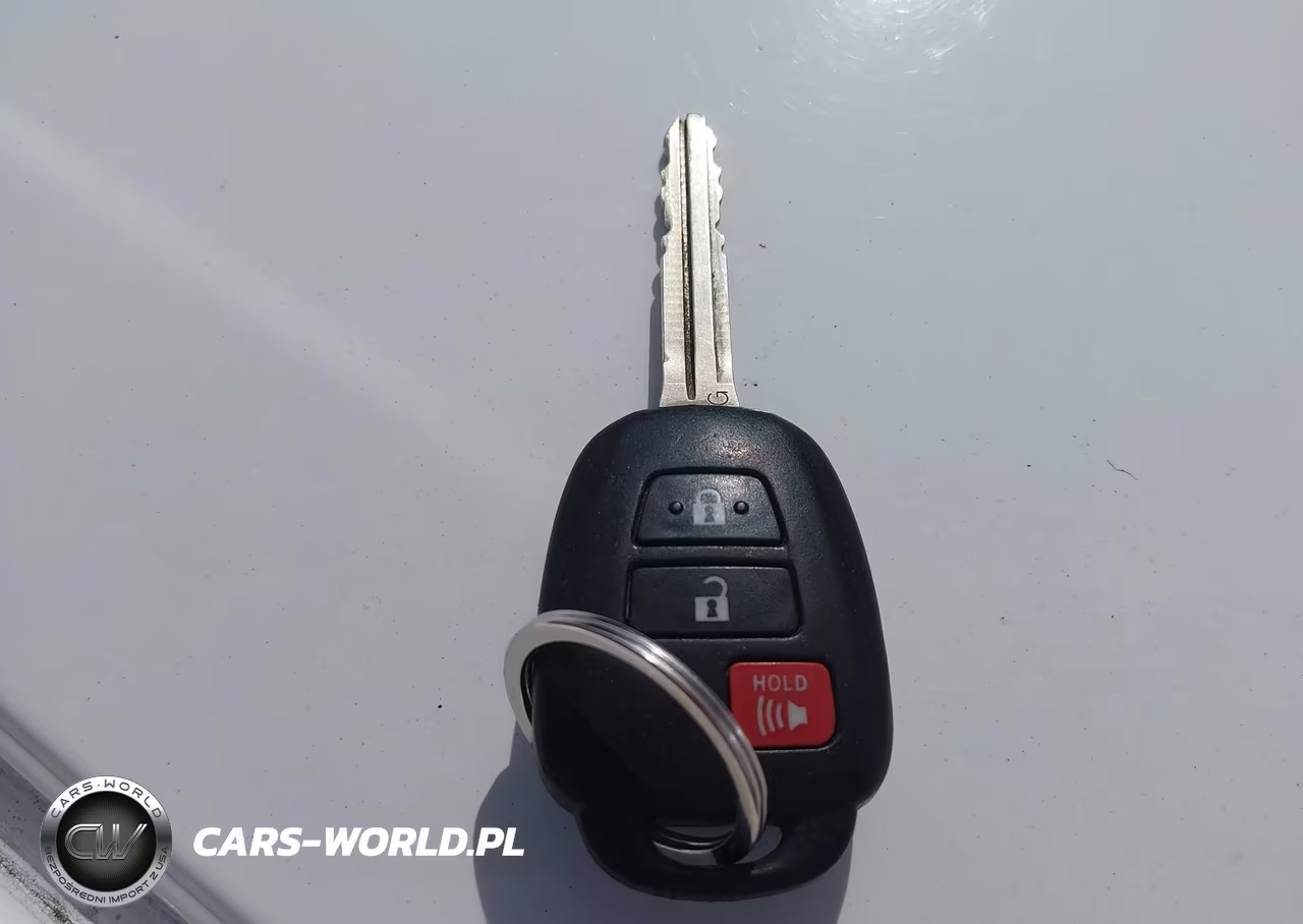 2013 Toyota Prius C Two VIN:JTDKDTB30D1035465 - 11