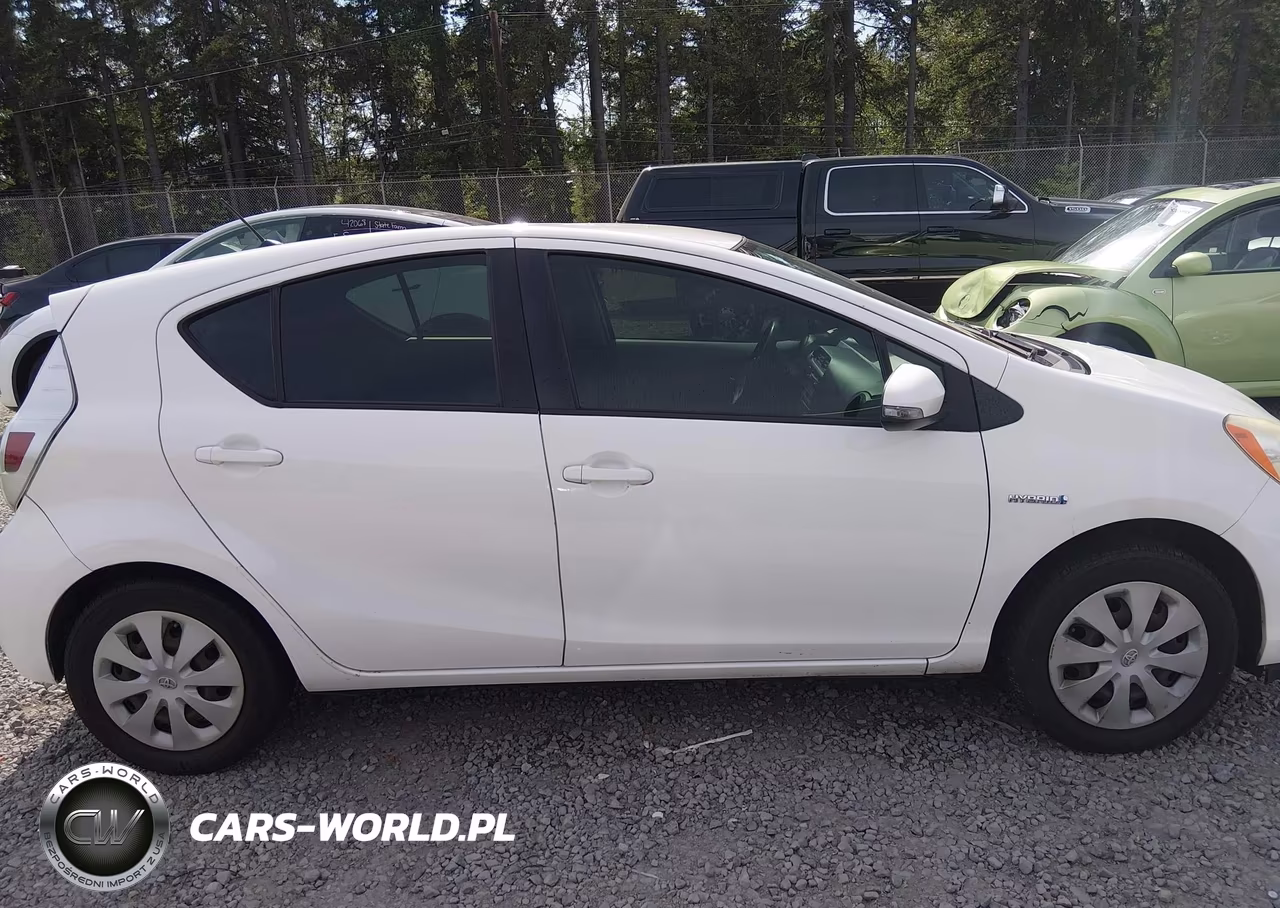 2013 Toyota Prius C Two VIN:JTDKDTB30D1035465 - 14