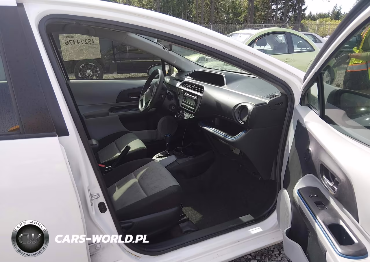 2013 Toyota Prius C Two VIN:JTDKDTB30D1035465 - 18