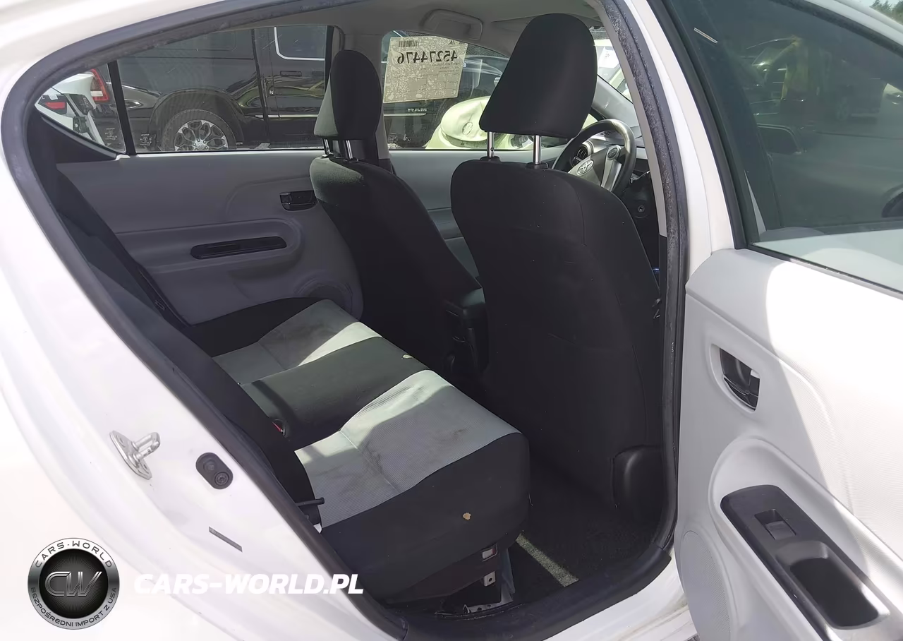 2013 Toyota Prius C Two VIN:JTDKDTB30D1035465 - 19