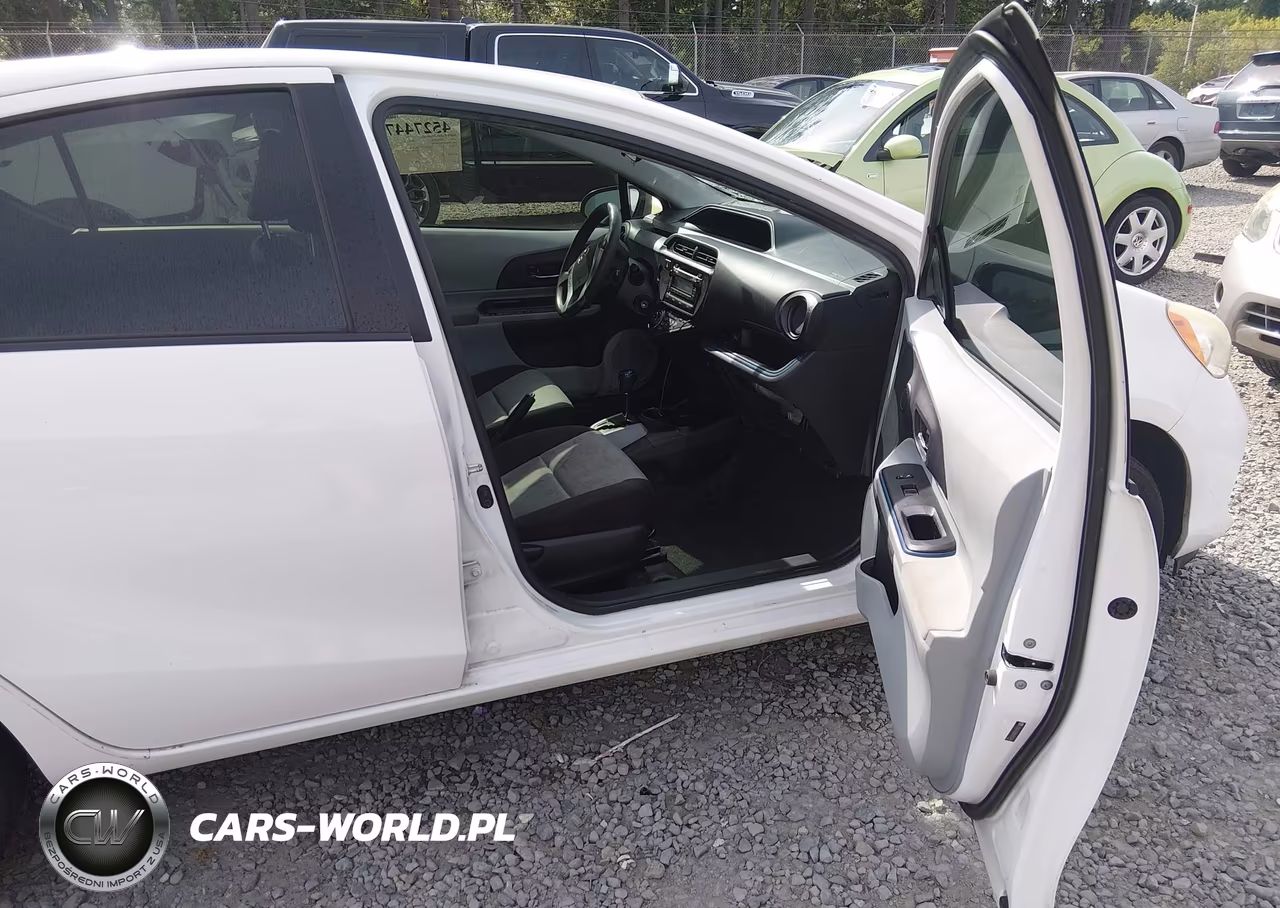 2013 Toyota Prius C Two VIN:JTDKDTB30D1035465 - 5