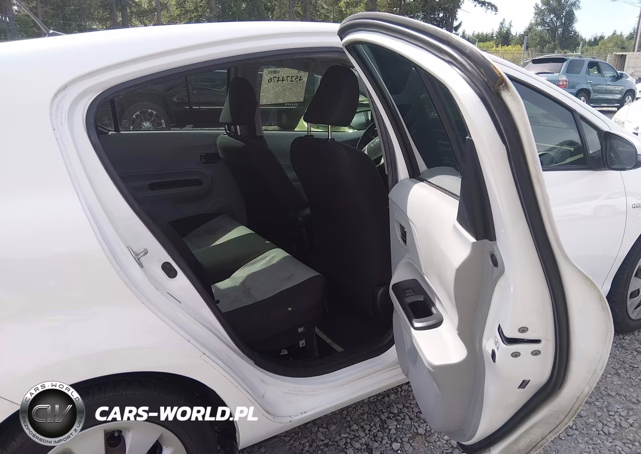 2013 Toyota Prius C Two VIN:JTDKDTB30D1035465 - 8