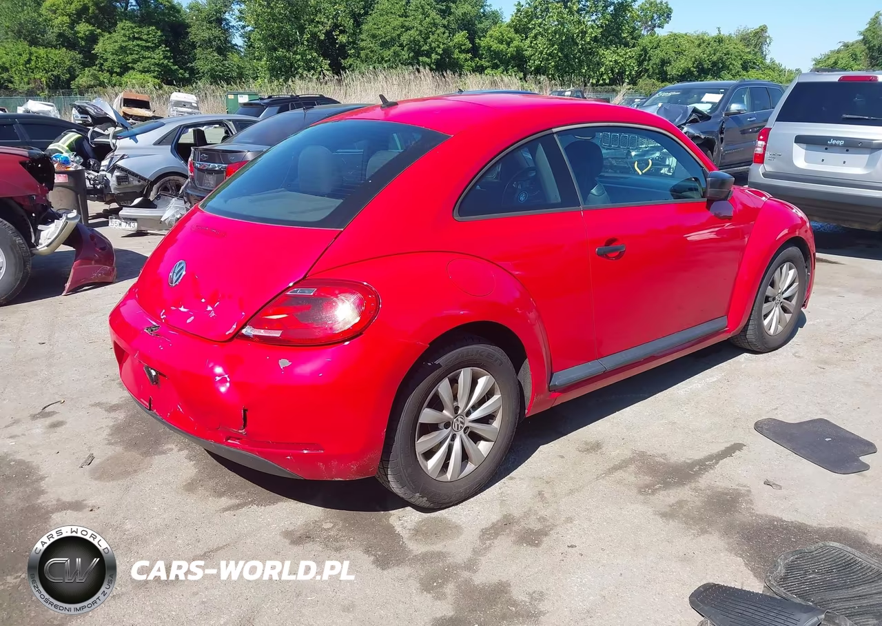 2013 Volkswagen Beetle 2.5L Entry VIN:3VWFP7AT1DM631444 - 4