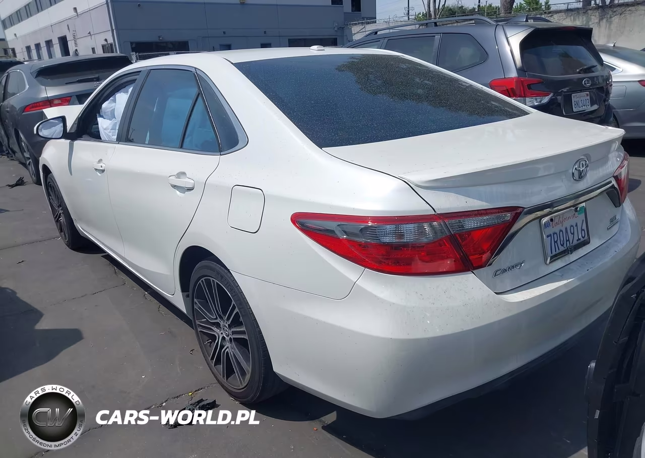 2016 Toyota Camry Se VIN:4T1BF1FK3GU178697 - 3