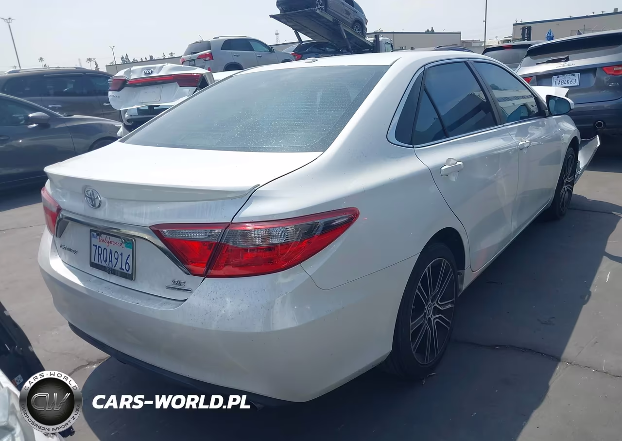 2016 Toyota Camry Se VIN:4T1BF1FK3GU178697 - 4