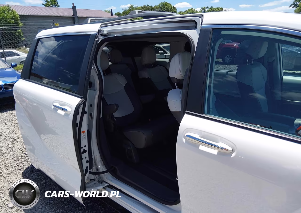 2024 Toyota Sienna Xse VIN:5TDDSKFC8RS151784 - 8